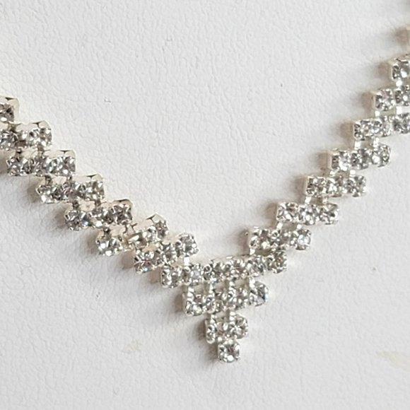 M&S Rhinestone Necklace V-Neck in Silver Tone Metal 16-19" Vintage Glam DH774 - Picture 4 of 8
